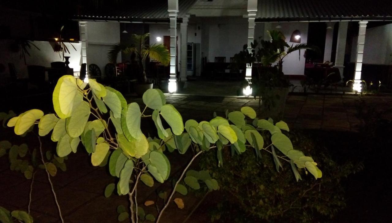 Cacao Hotel Katunayaka Buitenkant foto